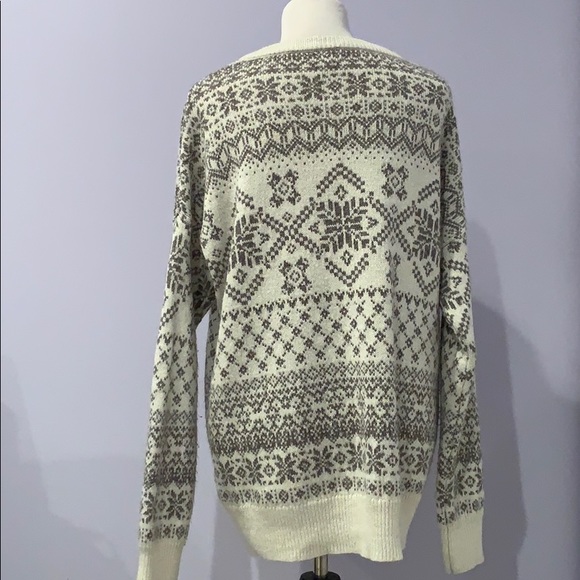 Women’s Mossimo white & gray snowflake sweater - Picture 2 of 6